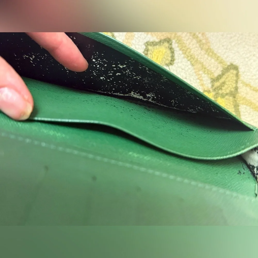 LOUIS VUITTON Vintage Unisex Green Epi Leather Long Bi-Fold Agenda Wallet
